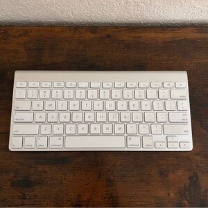 APPLE Wireless Keyboard Model A1314